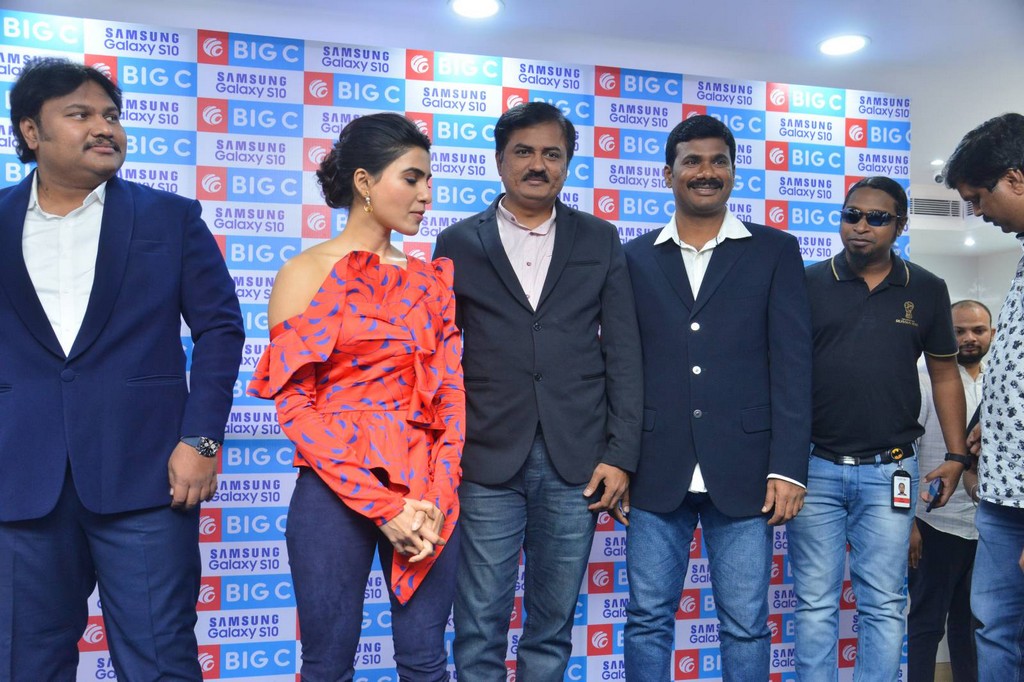 Samantha Launches Samsung S10e Mobile at Big C